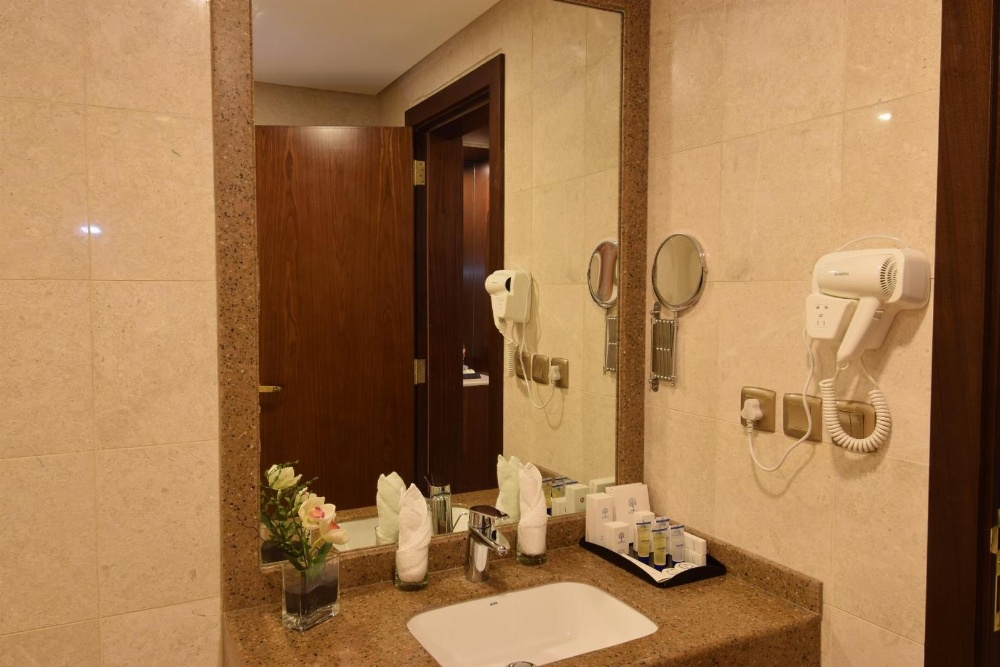 Zaha Al Munawara Hotel Main image